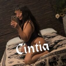 Cynthia en Hospitalet | elegancia, buena presencia y trato personal