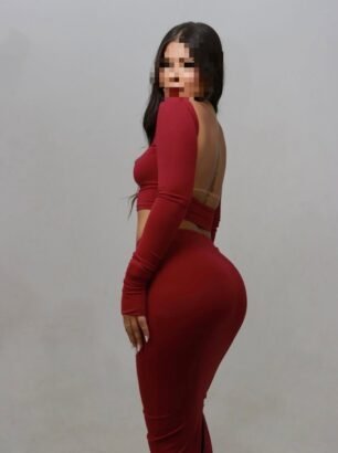 LUNA, ELEGANCIA Y DUZURA en un MASAJE muy ESPECIAL